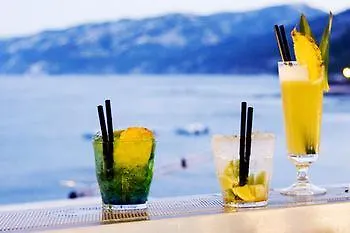 Bue Marino Hotel & Roof Lounge 칼라고노네